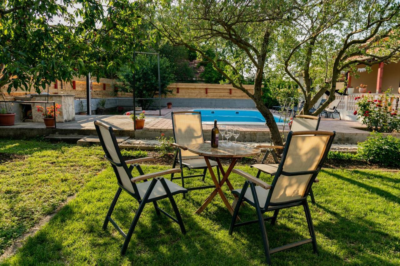 Vacation Home Duilo Donji Zemunik Exterior foto